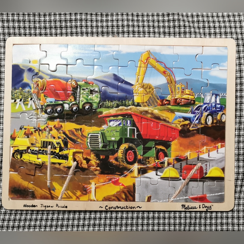 Melissa & Doug Red and Green wooden jigsaw Puzzle